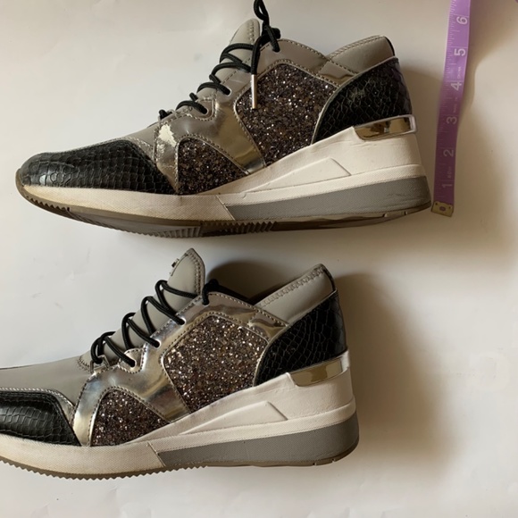 🔥Michael Kors Trainer Sneakers Size 9.5 black and sil… - Picture 7 of 7